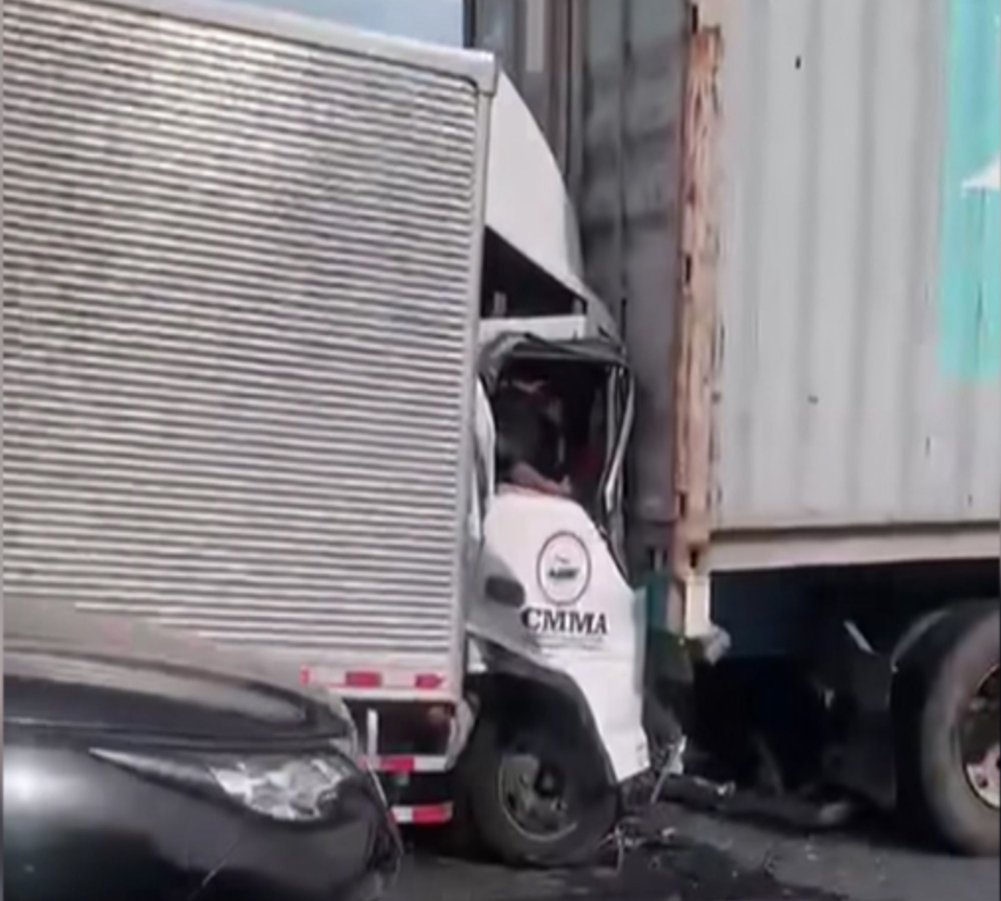 Van slams truck on SLEX — How many more road crashes will it take before we learn to keep our distance?
